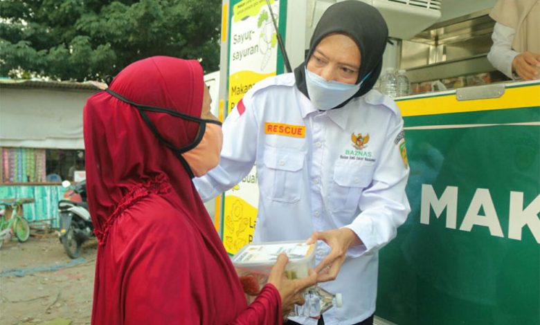 indoposco BAZNAS Bagikan 450 Hidangan Berkah Ramadan di Kampung Pemulung Menteng Atas