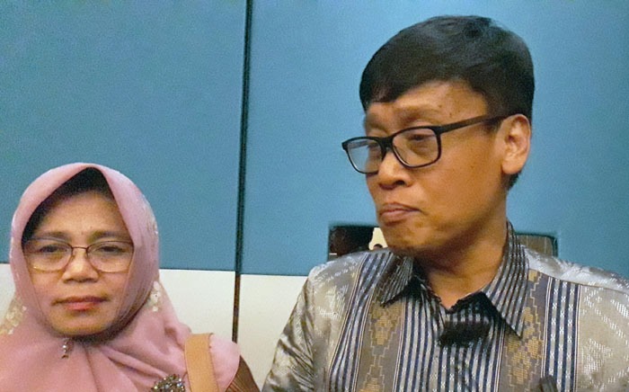 Kepala BPPSDMP Kementan, Dedi Nursyamsi (kanan) menjawab awak media didampingi Kapusluh Leli Nuryati. Foto: BPPSDMP