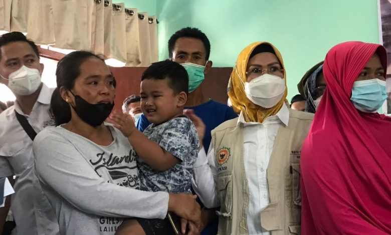pemkab serang mengunjungi korban erupsi gunung semeru