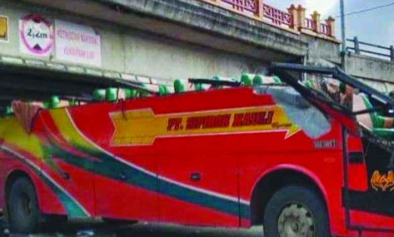 bus maut