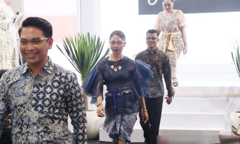 peragaan busana