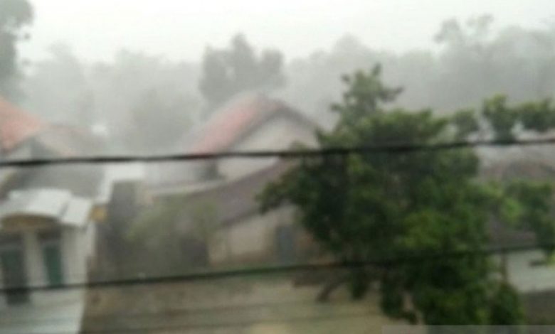 hujan angin