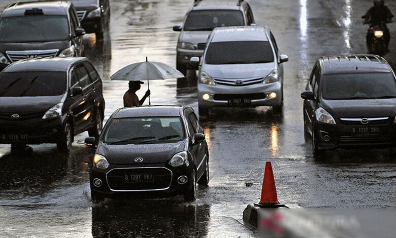 Suasana-Di-Jalan-Raya