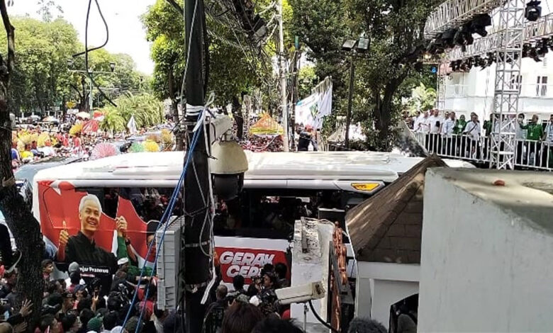 Bus-tersangkut