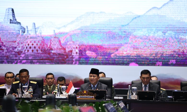 Menteri Pertahanan RI Prabowo Subianto saat membuka forum pertemuan menteri pertahanan se-ASEAN, the 17th ASEAN Defence Ministers’ Meeting (ADMM) di Jakarta Convention Center (JCC), Rabu (15/11/2023). (foto. dok.Kemhan RI)