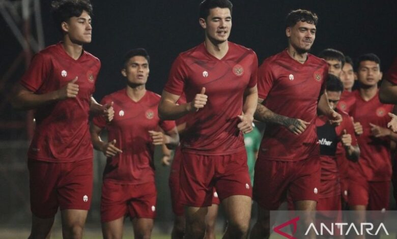 Sejumlah penggawa timnas Indonesia ketika mengikuti latihan pada Selasa (14/11/2023) sore waktu setempat di Irak untuk laga perdana kualifikasi Piala Dunia 2026 zona Asia putaran kedua. (ANTARA)
