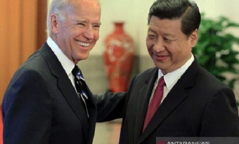 Arsip Foto - Joe Biden (kiri) saat masih menjabat Wapres AS bertemu Presiden China Xi Jinping dalam satu kesempatan di Balai Agung Rakyat China di Beijing pada tahun 2011. (ANTARA)