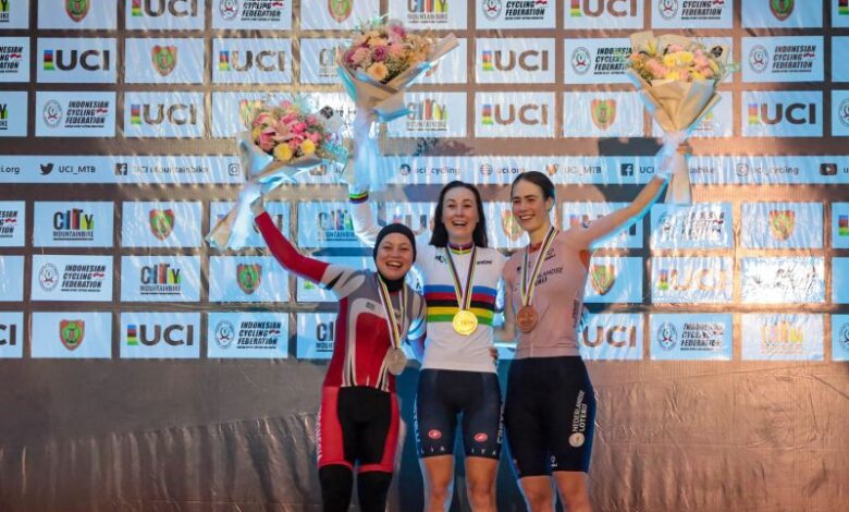 Foto : Atlet balap sepeda Indonesia Dara Latifah sukses memenangi medali perak pada Kejuaraan Dunia 2023 kelas women elite MTB eliminator