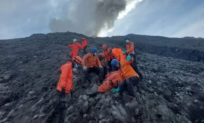 Proses-evakuasi-pendaki-co