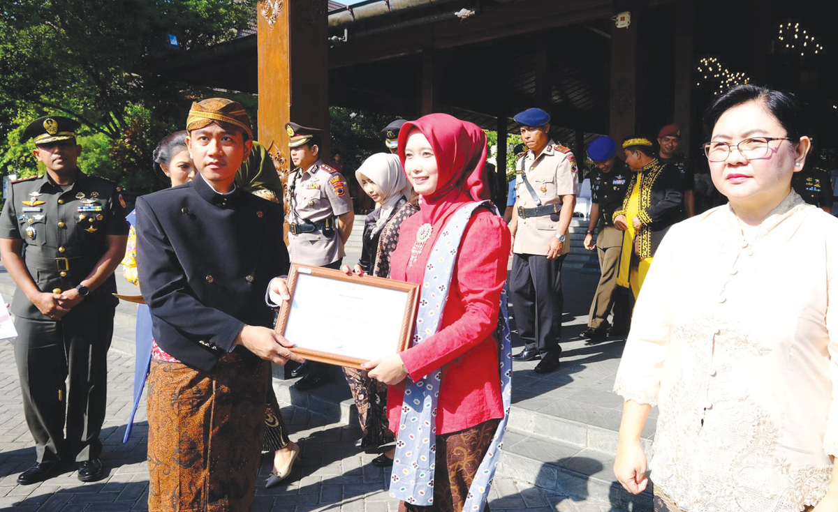 Libatkan Perempuan Gibran Tunjuk Ana Widyasari Jadi Pembina Upacara