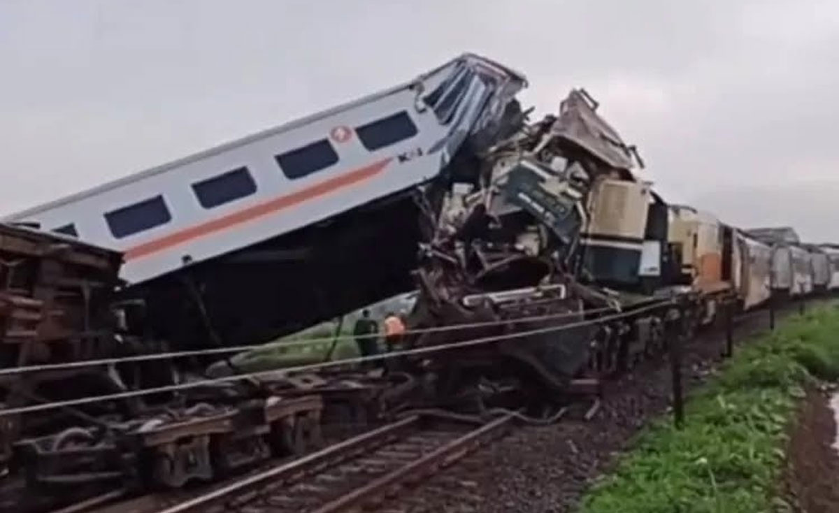 Kai Petugas Ka Meninggal Dalam Kecelakaan Kereta Di Cicalengka