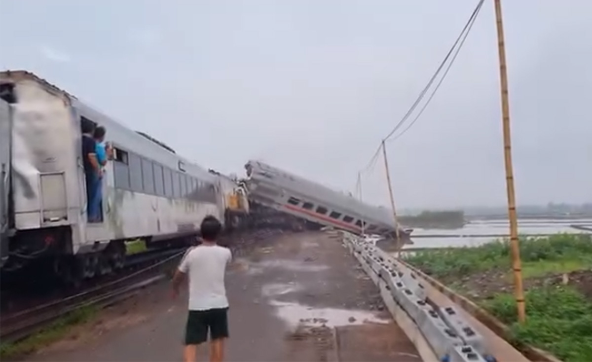 Dua Kereta Tabrakan Di Cicalengka KAI Lakukan Rekayasa Perjalanan