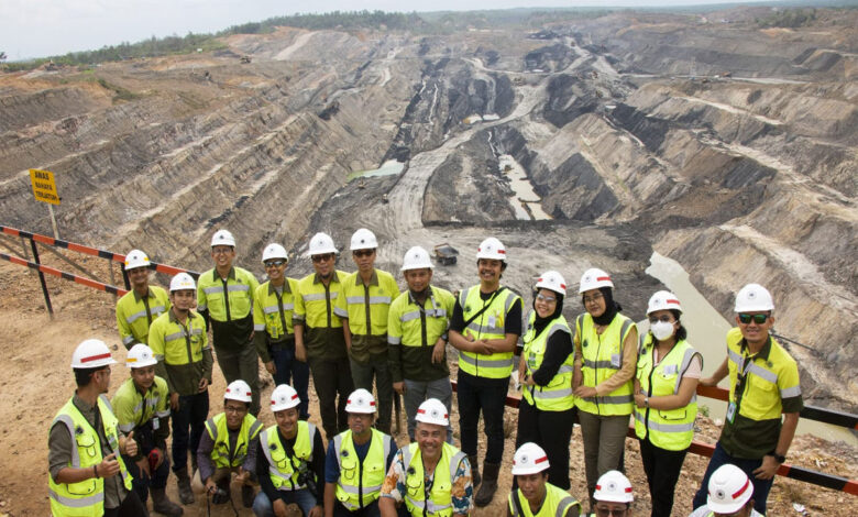 Karyawan-PT-Arutmin-Indonesia-co