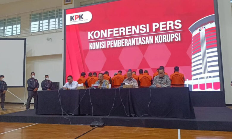 tersangka-pungli-co