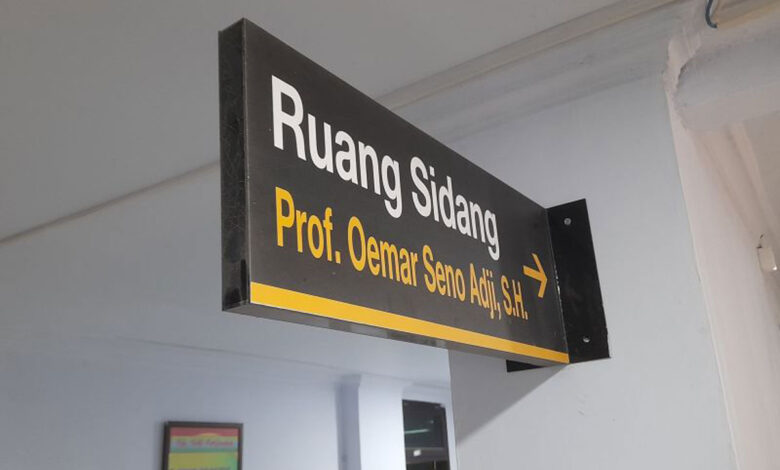 Ruang-Sidang