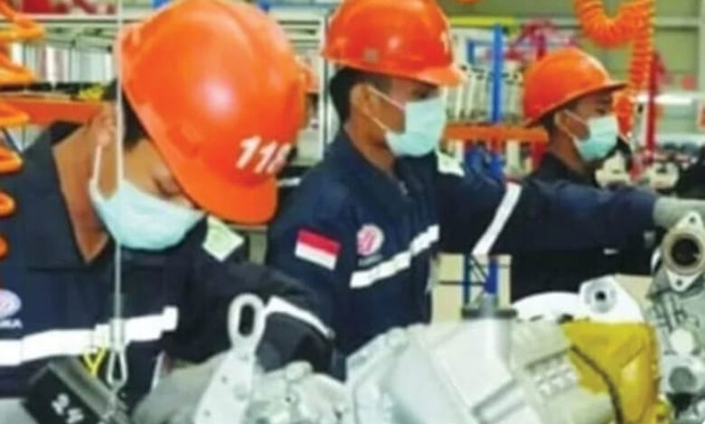 Pekerja-Otomotif