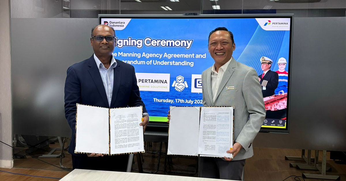 Signing-Ceremony