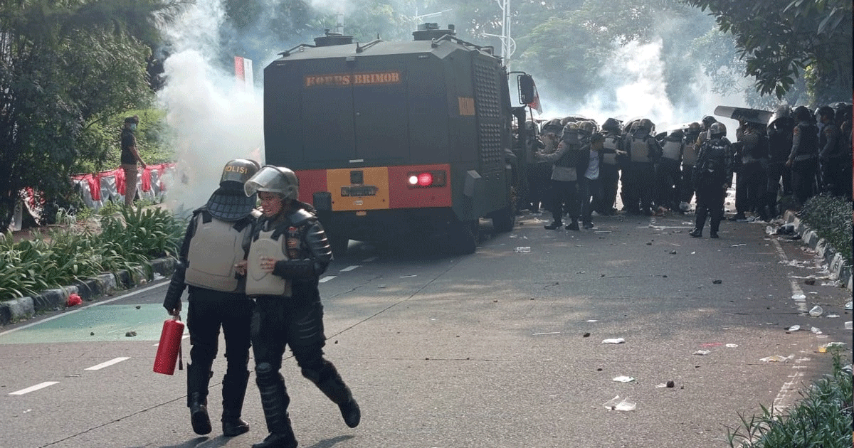 kepulan-gas-air-mata