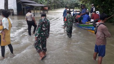Polisi dan TNI Tolong Warga 3 Desa yang Terdampak Banjir Pandeglang