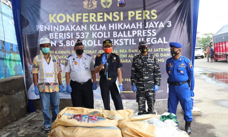 Bea Cukai dan TNI Gagalkan Penyelundupan Tekstil Illegal Asal Malaysia