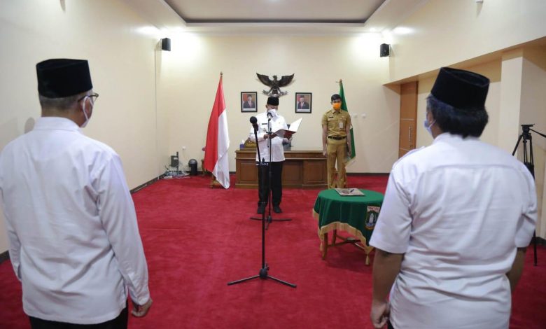 Gubernur Lantik Kepala Dinas Perkim dan Asisten Ekbang Setda Provinsi Banten