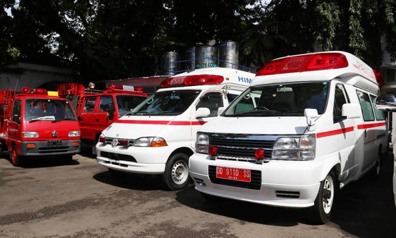 Bea Cukai Makassar Fasilitasi Hibah Mobil Damkar dan Ambulance dari Jepang