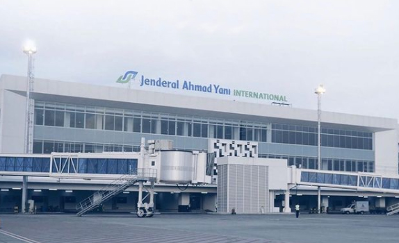 Sempat Ditutup Akibat Banjir, Bandara Ahmad Yani Kembali Beroperasi