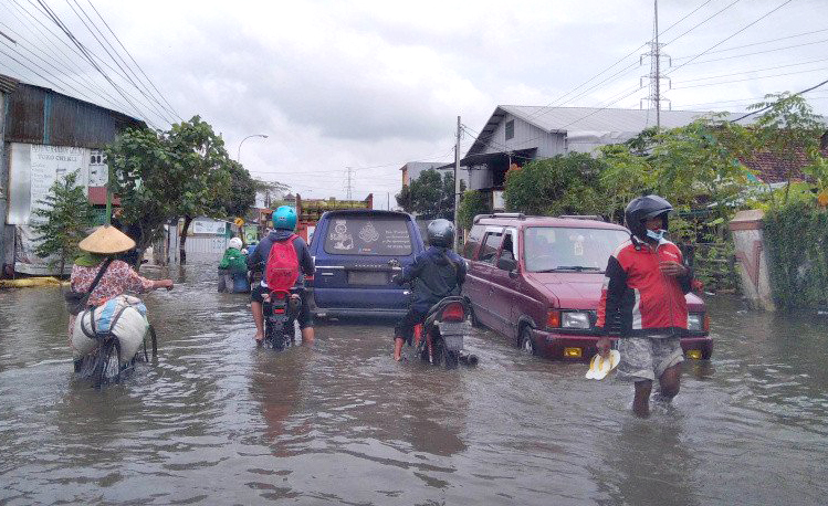 Jadi Tersendat, Dua Jalan Raya di Kudus Banjir