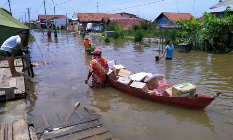 BRI Bangun Posko Bencana dan Salurkan Sembako bagi Korban Banjir Pantura