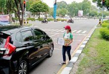 Aduh, Tim Sepak Bola Putri Kalimantan Tengah Galang Dana di Jalanan
