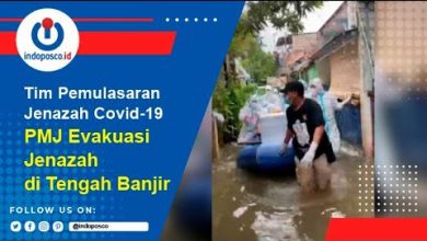 Tim Pemulasaran Jenazah Covid-19 Pmj Evakuasi Jenazah Di Tengah Banjir