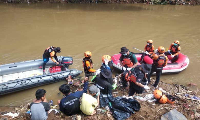 Pasca Banjir Dki, Dd Bersama Padepokan Ciliwung Condet Gelar Aksi Bersih Ciliwung
