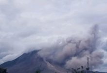 Gunung Sinabung Kembali Erupsi, Luncurkan Abu Seribu Meter