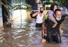 Gubernur DKI Sebut Beberapa Pengungsi Banjir Positif Covid-19