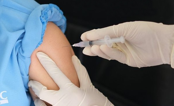 Pengamat: Pemerintah Jangan Lepas Tanggung Jawab Soal Vaksinasi Gotong Royong