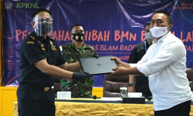 indoposco Dukung Pendidikan, Bea Cukai Tanjung Emas Hibahkan 13 Laptop