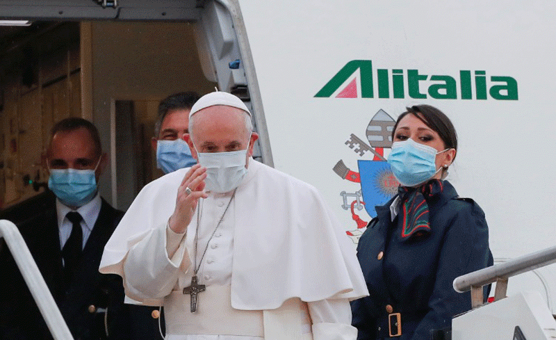 Akhiri Kunjungan di Irak, Paus Francis Lambaikan Tangan