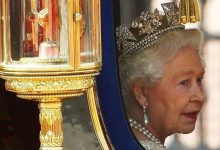 Ratu Elizabeth Tampil Perdana Sejak Wawancara Harry dan Meghan yang Guncang Kerajaan