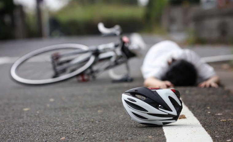 Ilustrasi - Kecelakaan lalu lintas sepeda. Foto : Antara/Shutterstock/pri.
