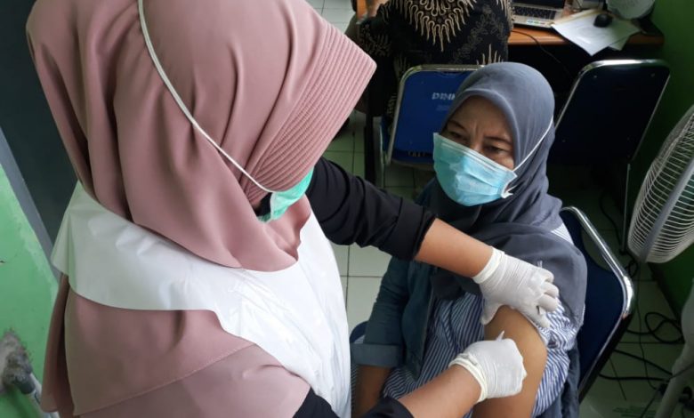 Pelayanan Vaksinasi Jemput Bola Sasar Para Lansia Di Serang