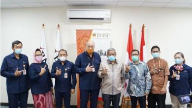 Tim Dewan Pers Yang Dipimpin Muhammad Nuh Usai Audiensi Dengan Tim Bnsp Yang Diketuai Kunjung Masehat Di Ruang Rapat Bnsp, Jakarta. Foto: Bnsp
