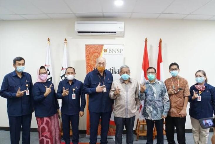 Tim Dewan Pers yang dipimpin Muhammad Nuh usai audiensi dengan Tim BNSP yang diketuai Kunjung Masehat di Ruang Rapat BNSP, Jakarta. Foto: BNSP