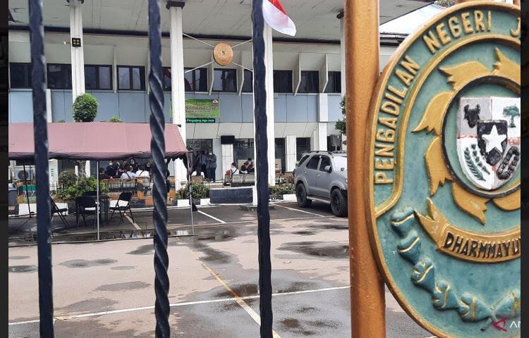 Suasana Pengadilan Negeri Jakarta Selatan tampak dari luar pagar. Foto : Antara/Laily Rahmawaty