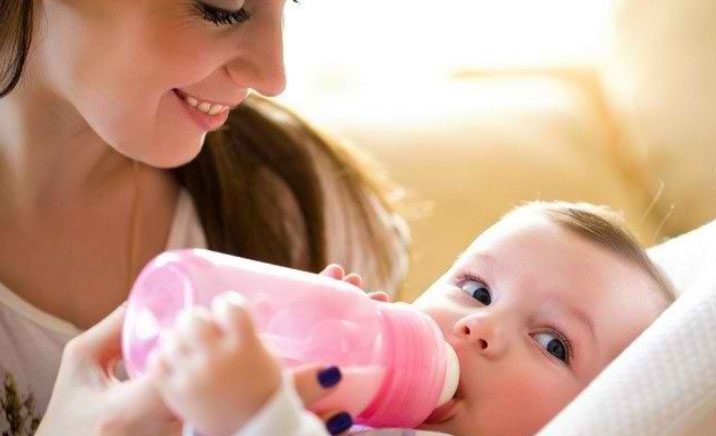 Bahayakah Feses Bayi Berubah Warna Saat Konsumsi Sufor? Ini Penjelasan Idai