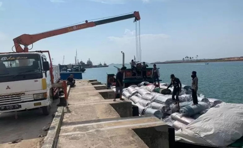 indoposco Tim Gabungan Bea Cukai Kepri Amankan 585 Roll Karpet Ilegal