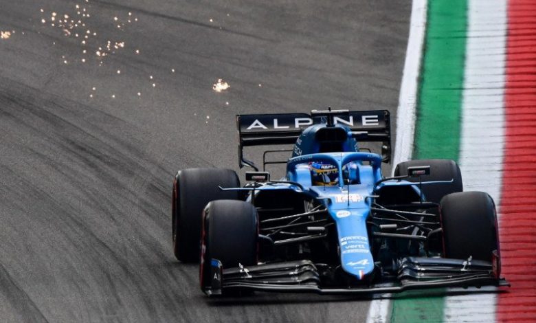 Pebalap tim Alpine Fernando Alonso menjalani kualifikasi Grand Prix Emilia Romagna di sirkuit Autodromo Internazionale Enzo e Dino Ferrari, Imola, Italia. (17/4/2021). Foto : Antara/AFP/Miguel Medina