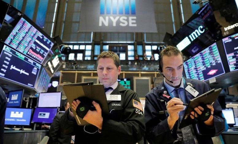 Pialang Sedang Bekerja Di Lantai Bursa Saham New York, Wall Street, Amerika Serikat. Foto: Antara/Reuters/Pri.