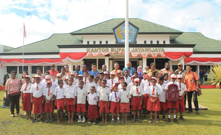 Miris, Pelajar Di Pinggiran Papua Baru Bisa Baca Setelah Kelas Iv Sd