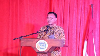 Serahkan Sertipikat Tanah, DPR Dukung Program Strategis Kementerian ATR/BPN
