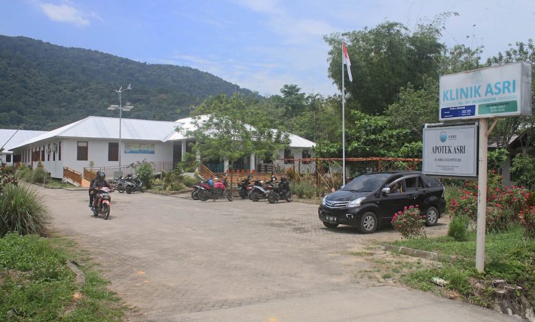 Klinik Asri Di Sukada Kayong Utara, Kalimantan Barat Ini Membolehkan Pasien Membayar Biaya Berobat Dengan Bibit Pohon. Foto: Pontianak Post/Haryadi